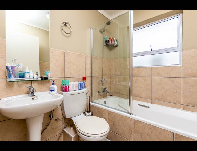2 BEDROOM APARTMENT TO LET IN CENTURY CITY